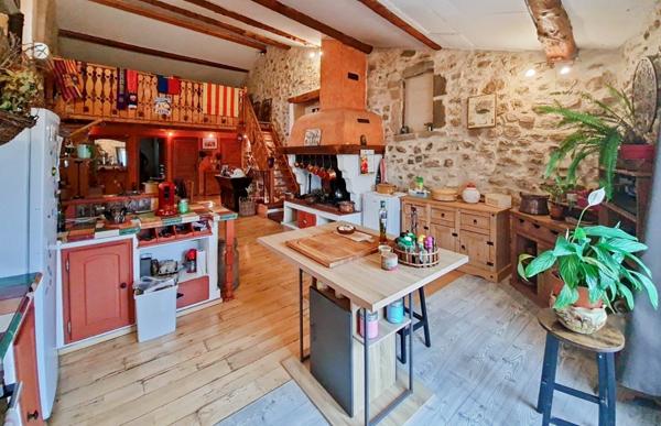 Maison à vendre    6 pièces • 140 m2 Cruis