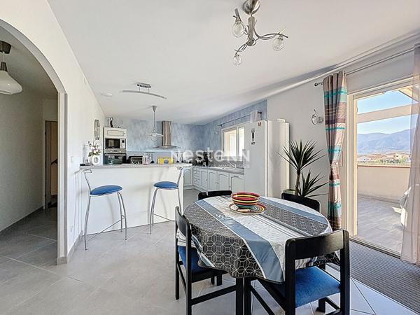 Nouveaute sur le marche villa recente en 3 faces avec superbe vue degagee.