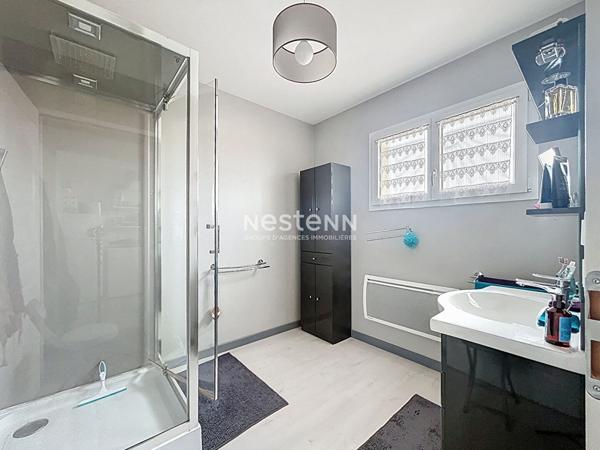 Nouveaute sur le marche villa recente en 3 faces avec superbe vue degagee.