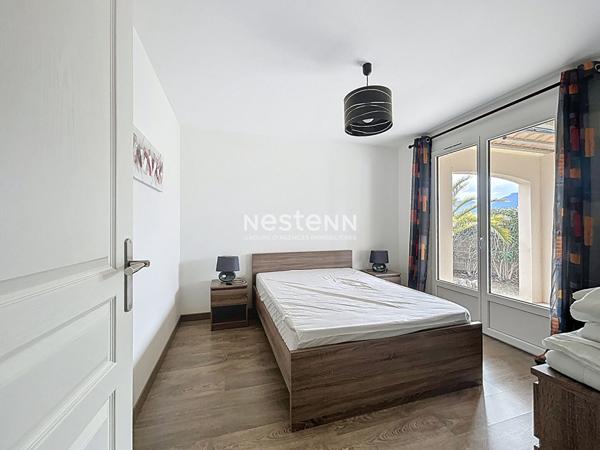 Nouveaute sur le marche villa recente en 3 faces avec superbe vue degagee.