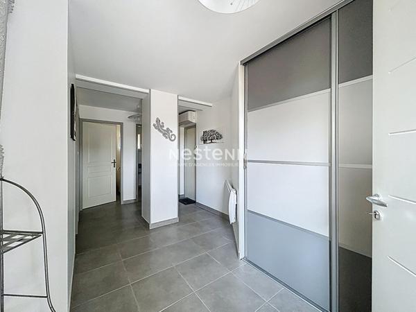 Nouveaute sur le marche villa recente en 3 faces avec superbe vue degagee.