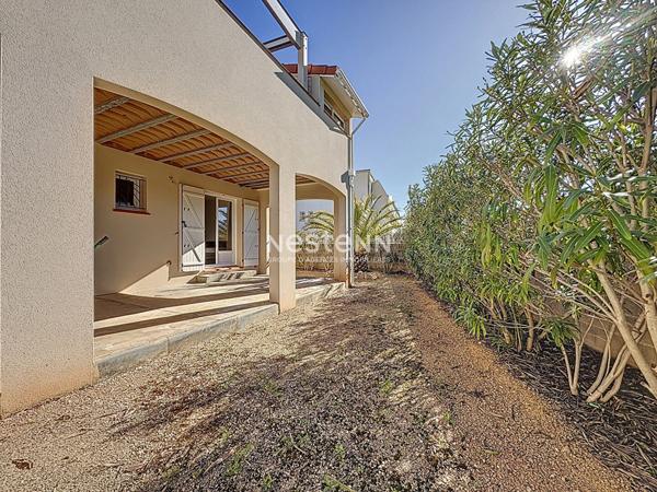 Nouveaute sur le marche villa recente en 3 faces avec superbe vue degagee.