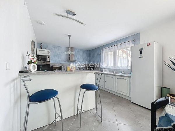 Nouveaute sur le marche villa recente en 3 faces avec superbe vue degagee.