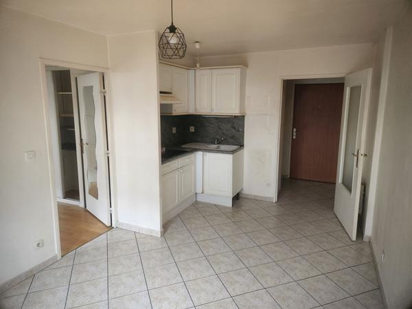 T2 AVEC TERRASSE PONTAULT !!!