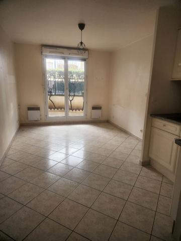 T2 AVEC TERRASSE PONTAULT !!!