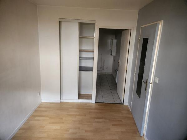 T2 AVEC TERRASSE PONTAULT !!!