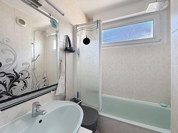 Appartement
                                                                                                                                                                                                                                                                                                                        4 pièce(s)                                                                                                                                                                                                          3 chambre(s)                                                                                                                                                                                                          75.91  m²