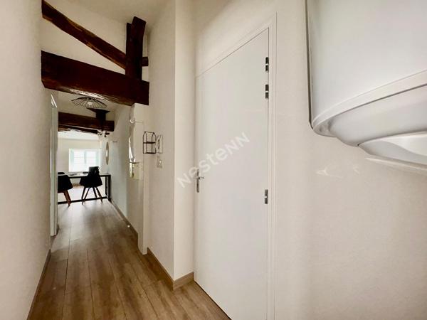 Charmant appartement avec poutres apparentes loué meublé en plein coeur de Saint Amour