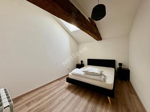Charmant appartement avec poutres apparentes loué meublé en plein coeur de Saint Amour