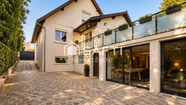 Maison individuelle de 150 m2 avec 6 chambres sur un terrain de 540 m2 et un sous sol total