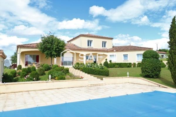 très belle propriété au calme avec terrain arboré