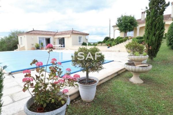 très belle propriété au calme avec terrain arboré