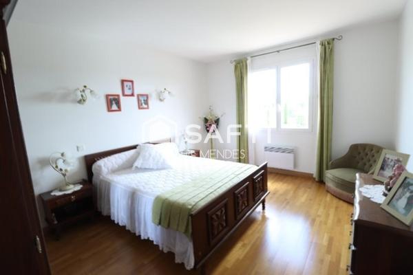 très belle propriété au calme avec terrain arboré