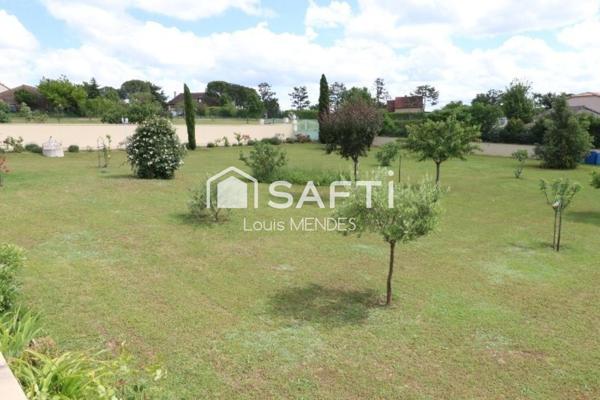 très belle propriété au calme avec terrain arboré