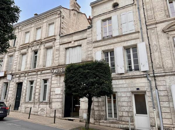 Ensemble immobilier avec parkings à réhabiliter centre-ville d'Angoulême