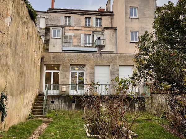 Ensemble immobilier avec parkings à réhabiliter centre-ville d'Angoulême