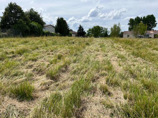 Terrain à vendre de 2303 m² LE FOUILLOUX (17)