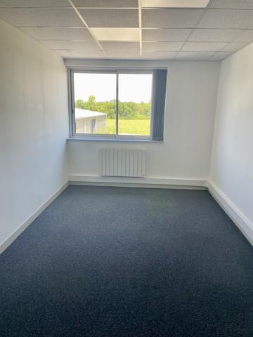 A LOUER SURFACES DE BUREAUX DE 18 M2 À 85 M2 - VERNEUIL EN HALATTE - PARC ALATA