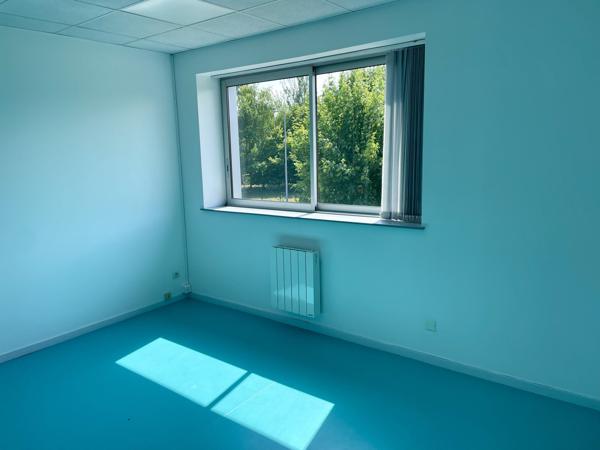 A LOUER SURFACES DE BUREAUX DE 18 M2 À 85 M2 - VERNEUIL EN HALATTE - PARC ALATA