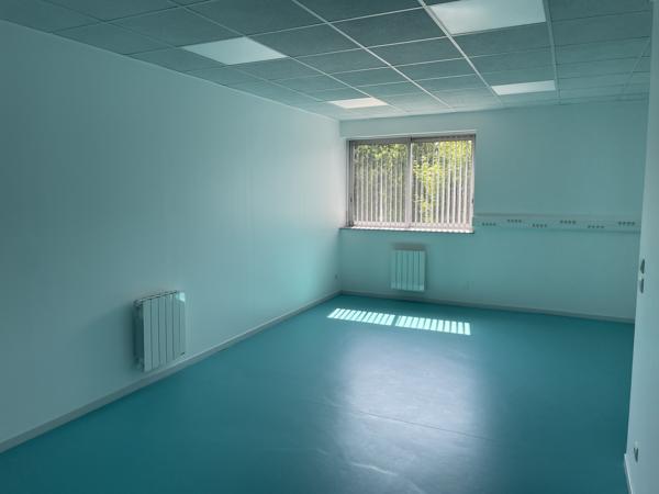 A LOUER SURFACES DE BUREAUX DE 18 M2 À 85 M2 - VERNEUIL EN HALATTE - PARC ALATA