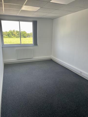 A LOUER SURFACES DE BUREAUX DE 18 M2 À 85 M2 - VERNEUIL EN HALATTE - PARC ALATA