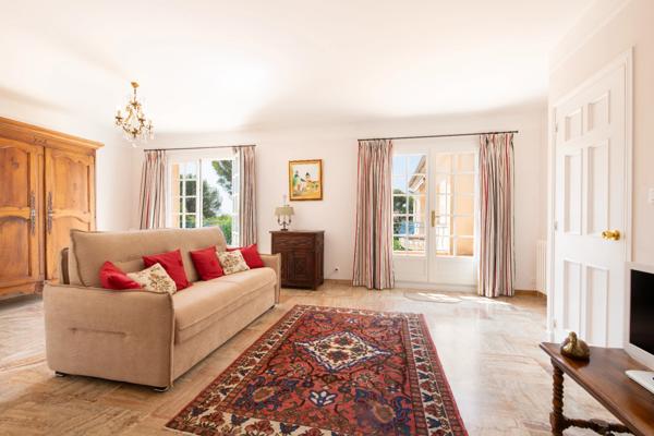 Maison à vendre 8 pièces SAINT RAPHAEL (83) Secteur Les Plaines