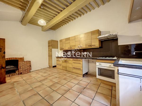 Lauris "vieux village" : maison de village 65 m2 avec petit toit terrasse - 3 p