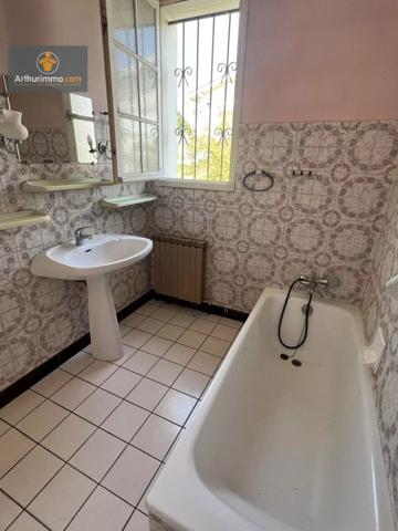 Vente                                                      Maison
                        
                     5 pièces                      142 m2                     à Miramont-de-Guyenne