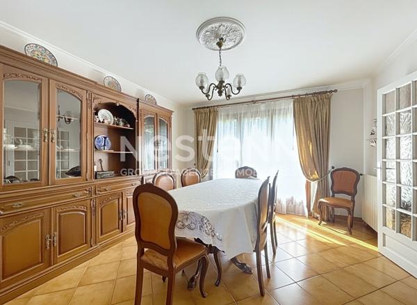 A vendre à MORANGIS, maison de 7 pièces avec 4 chambres et sous-sol total