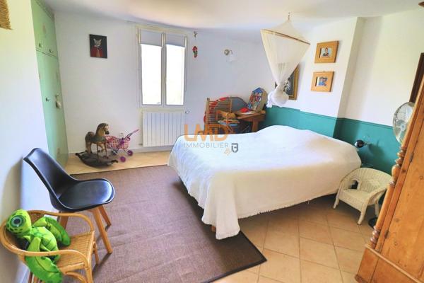 Cotignac: maison T5 de 165m2 sur terrain 1500m2