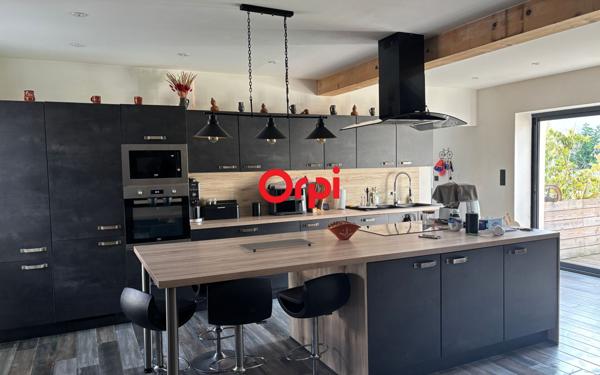 Maison à vendre    5 pièces •  Saint-Agnant