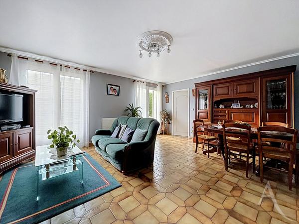Maison Mantes La Ville de plain pieds 4 chambres et 460m² de terrain