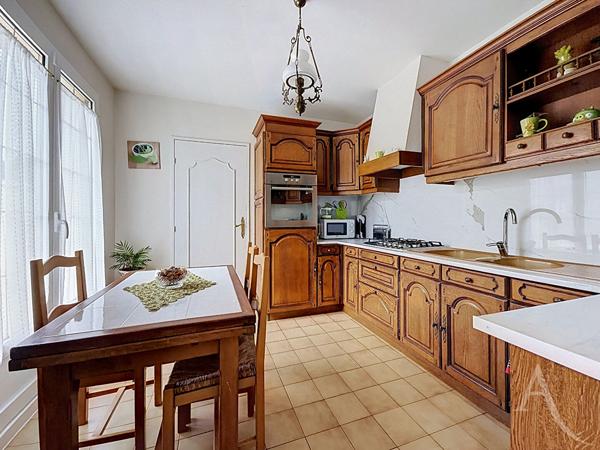Maison Mantes La Ville de plain pieds 4 chambres et 460m² de terrain