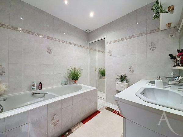 Maison Mantes La Ville de plain pieds 4 chambres et 460m² de terrain