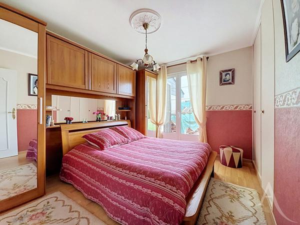 Maison Mantes La Ville de plain pieds 4 chambres et 460m² de terrain