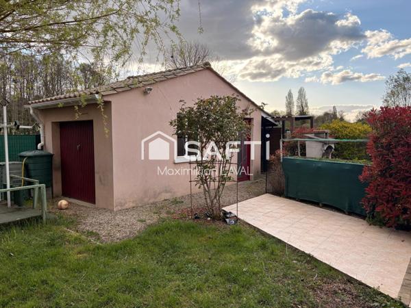 Maison calme avec carport et 2 dépendances.