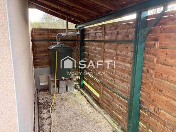 Maison calme avec carport et 2 dépendances.