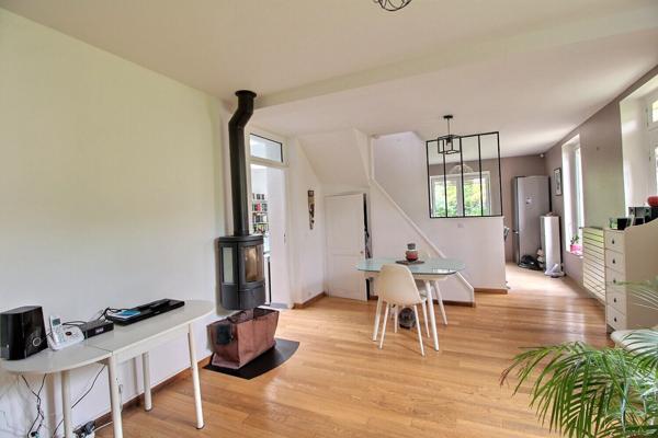 Maison Massy 106 m² environ édifiée sur terrain de 306 m² garage, remise et cave