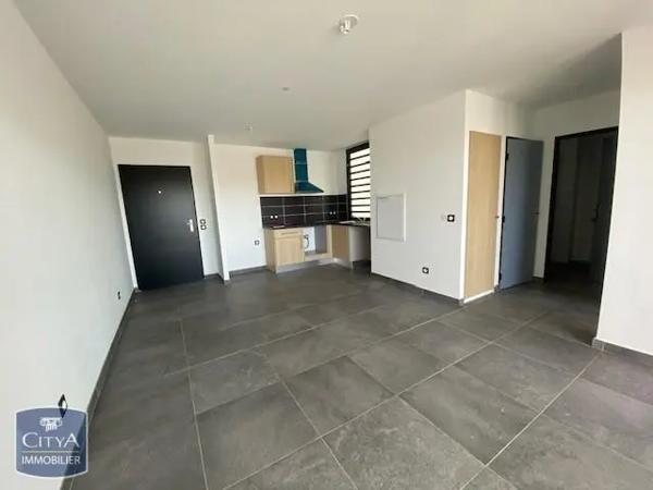 Appartement à louer 2 pièces 42.6m² L'Étang-Salé (97427)