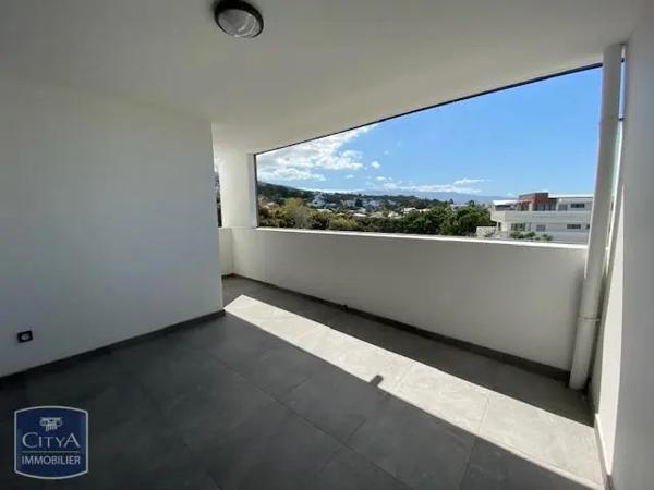 Appartement à louer 2 pièces 42.6m² L'Étang-Salé (97427)