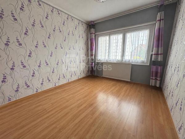 Maison individuelle semi plain-pied avec vue dégagée - Beau potentiel