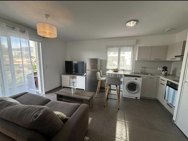 Appartement lumineux de 31.50m2 avec terrasse de 12m2 + garage et place de parking dans résidence récente