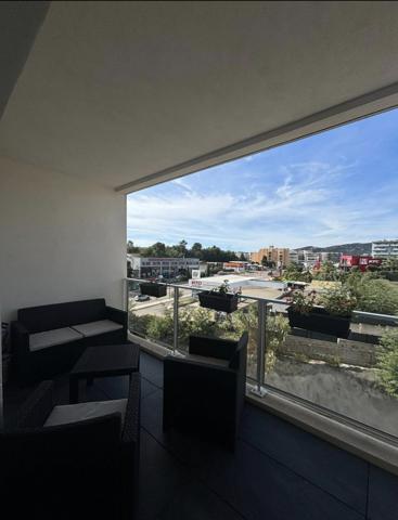 Appartement lumineux de 31.50m2 avec terrasse de 12m2 + garage et place de parking dans résidence récente