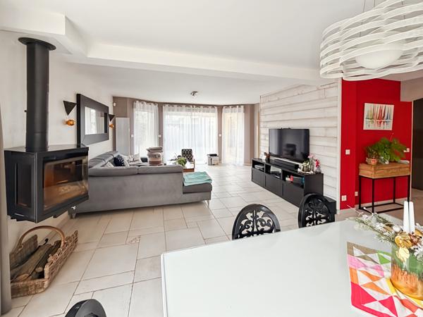 Maison individuelle sur 1003m2 - DPE C - avec piscine