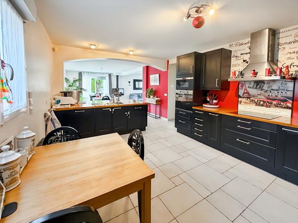 Maison individuelle sur 1003m2 - DPE C - avec piscine