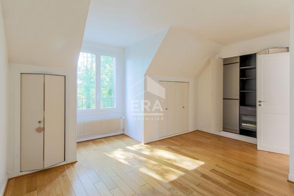 Maison d'Exception à Crespières : Harmonie et Sérénité au Coeur de la Nature