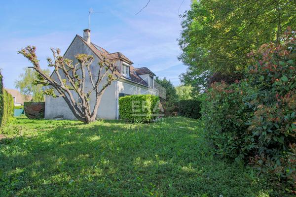 Maison d'Exception à Crespières : Harmonie et Sérénité au Coeur de la Nature