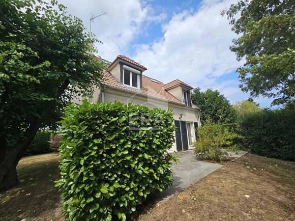 Maison d'Exception à Crespières : Harmonie et Sérénité au Coeur de la Nature