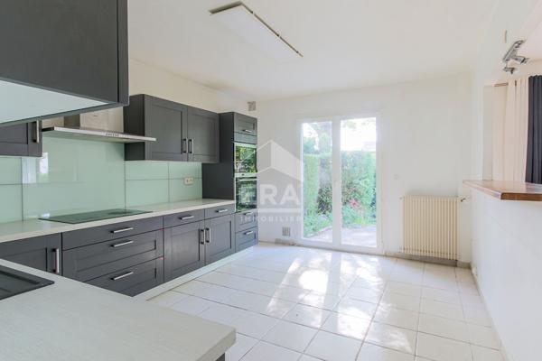 Maison d'Exception à Crespières : Harmonie et Sérénité au Coeur de la Nature