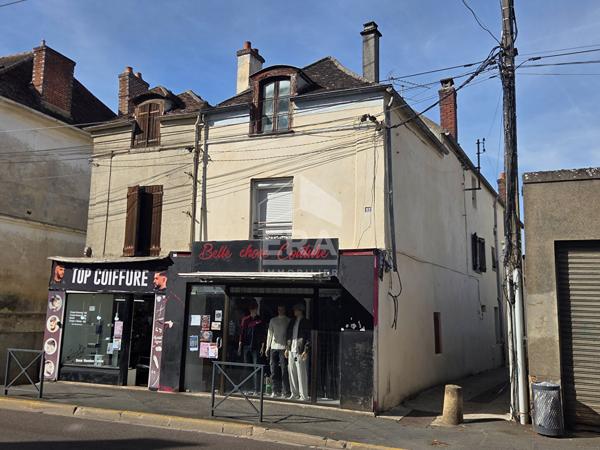 Immeuble de rapport avec local commercial et 2 appartements à Mormant